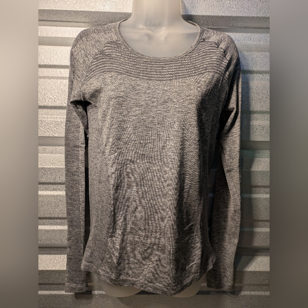 Nike Gray Long Sleeve Women's Top Size Medium